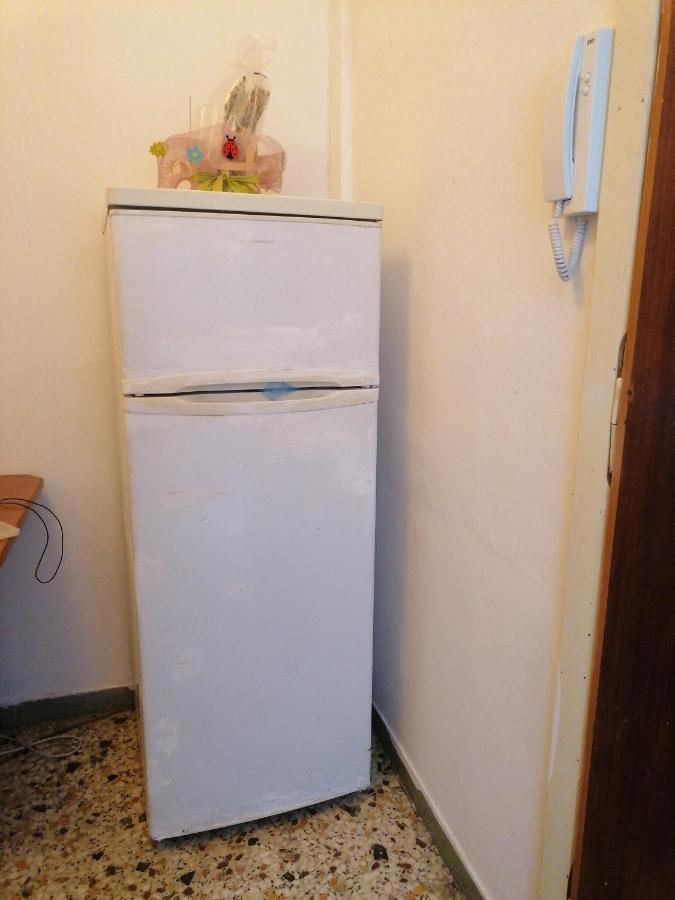 Athinas Apartment Near Acropoli And Monastiraki Metro Athena Bagian luar foto